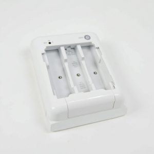 Battery charger with 4 AA batteries