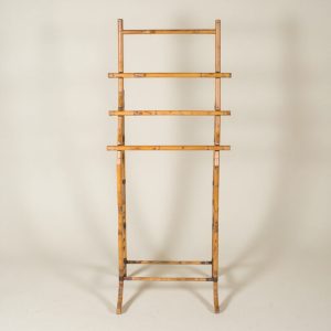 Freestanding towel rack