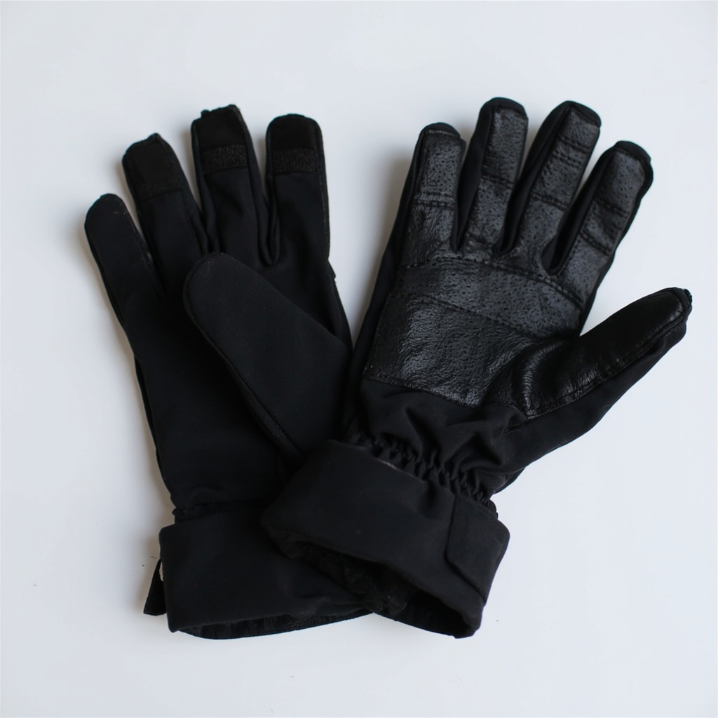 Gloves with touchscreen fingertips