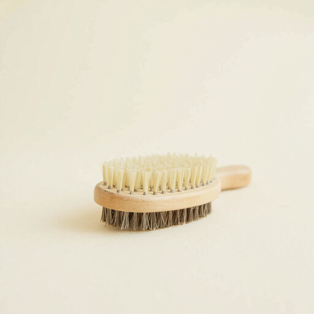 Pet grooming brush